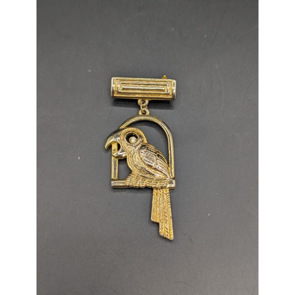 Vintage Gold Tone Parrot Macaw Bird Cage Hoop Dangle Brooch Pin Rhinestone Eye